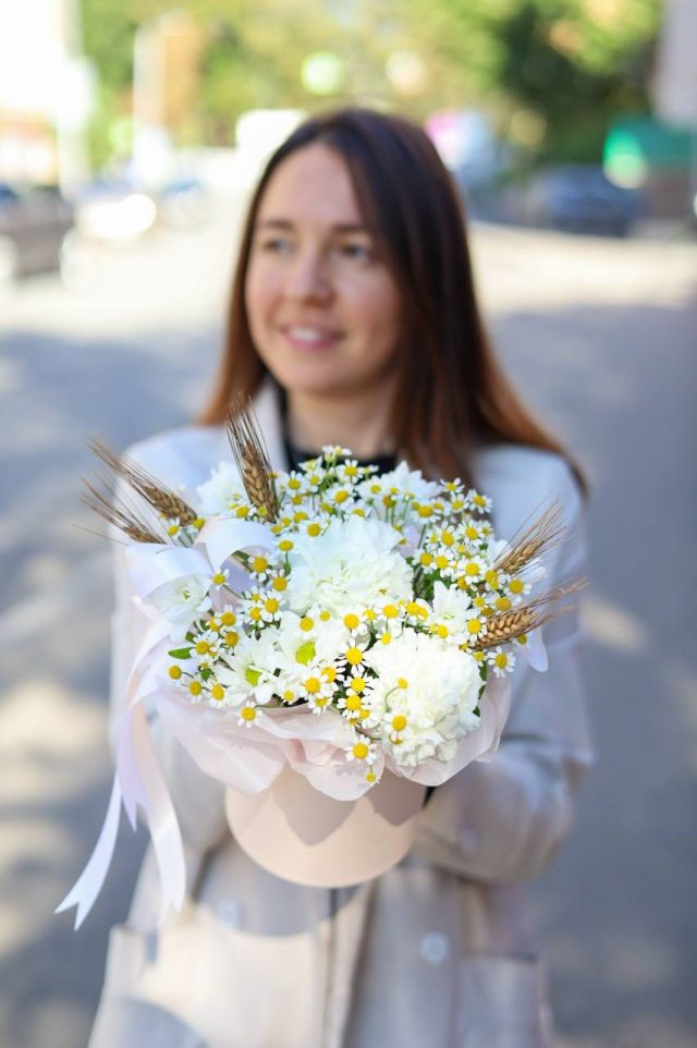 Стойкая композиция в белой гамме — изображение 2