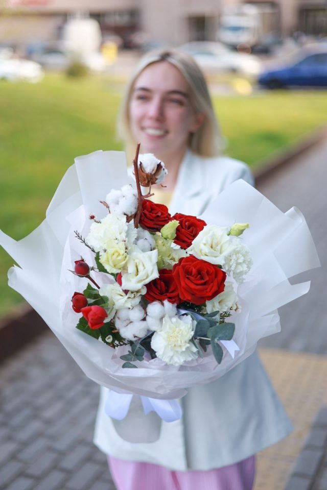 Очаровательный букет с натуральным хлопком — изображение 2