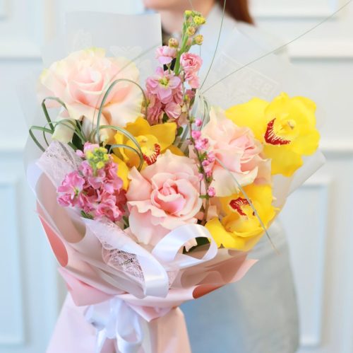 Весенний букет с ароматной маттиолой