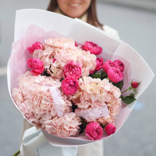 Роскошный букет с крупными гортензиями