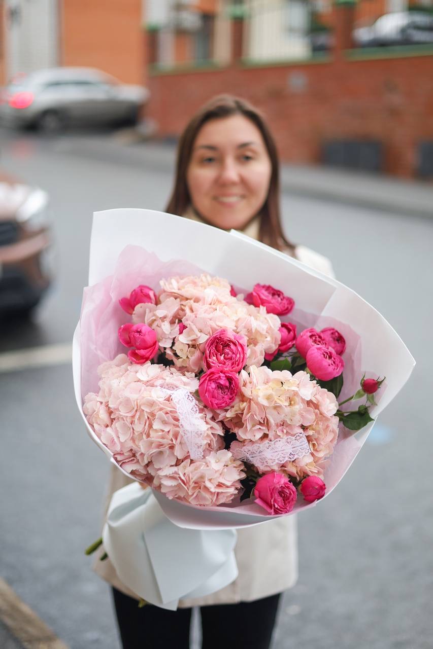 Роскошный букет с крупными гортензиями — изображение 2