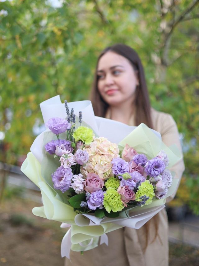 Лавандовый букет с ажурной эустомой — изображение 2
