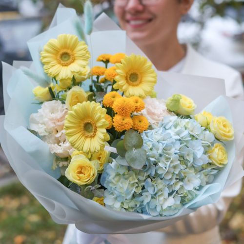 Солнечный букет с герберами