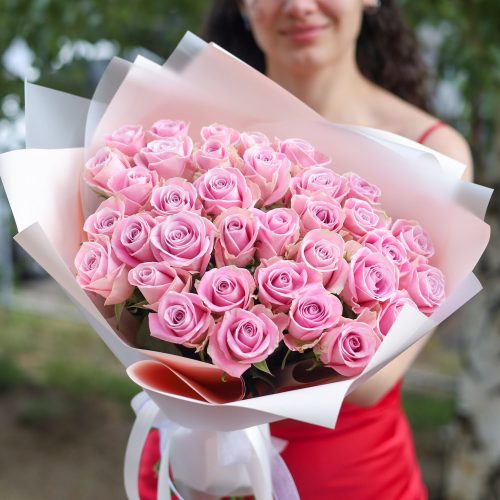 Букет из 35 розовых розочек