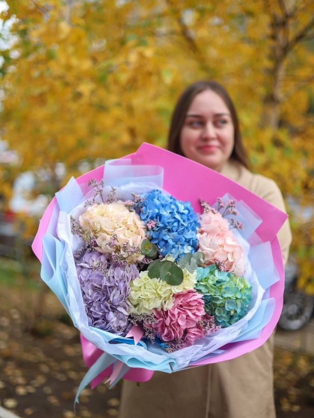 Букет разноцветных гортензий — изображение 2