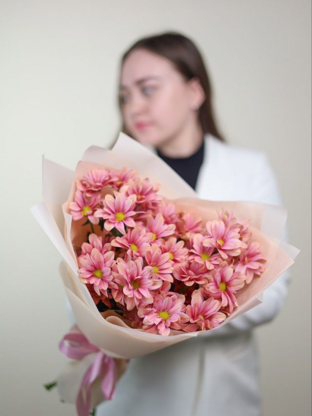 Букет розовой хризантемы — изображение 2