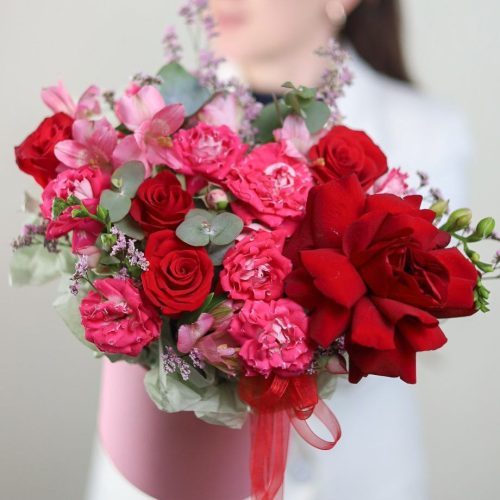 Яркая композиция с французской розой