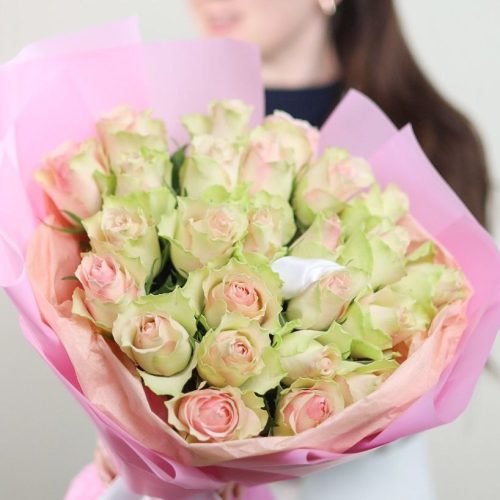 Букет розочек в оформлении