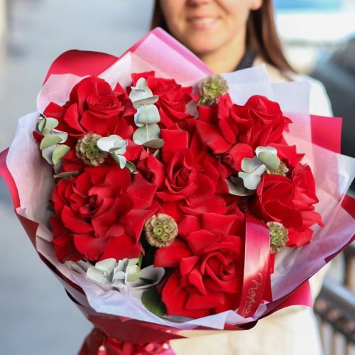 Букет французских роз и эвкалипта