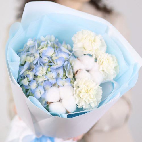 Милый букет с пышной гортензией