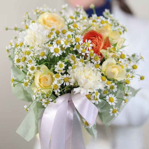 Композиция с ранункулусом