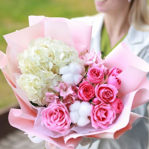 Букет в нежной гамме с гортензией