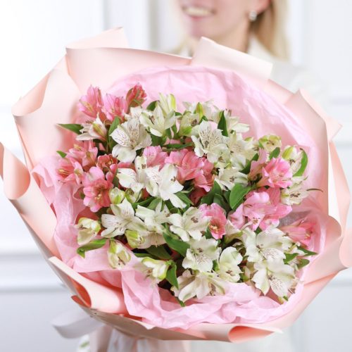 Объемный букет альстромерии