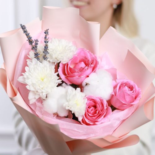 Милый букет роз с хлопком