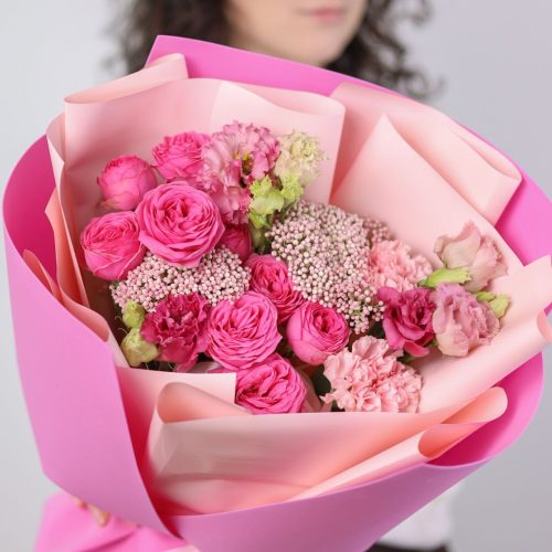 Букет с ажурной эустомой