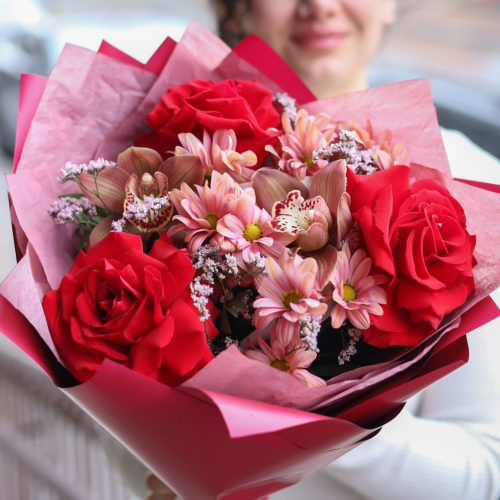 Букет с французской розой и орхидеей