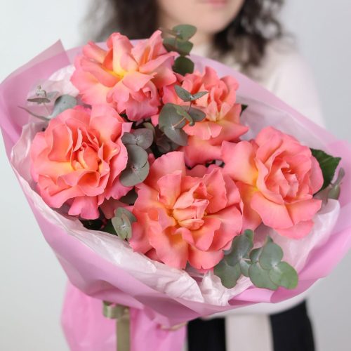 Букет французских роз с эвкалиптом