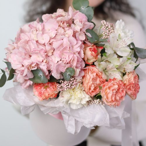 Композиция с пионовидными розами