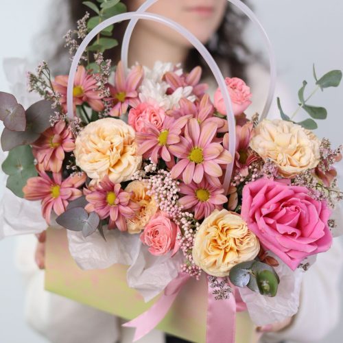 Композиция с розовой хризантемой