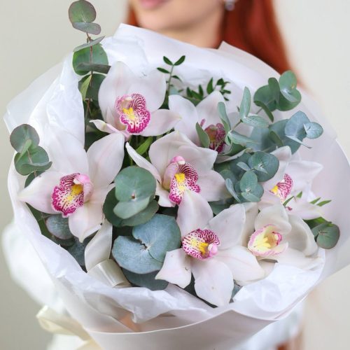 Букет стойких орхидей