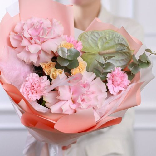 Букет с экзотическим анутриумом