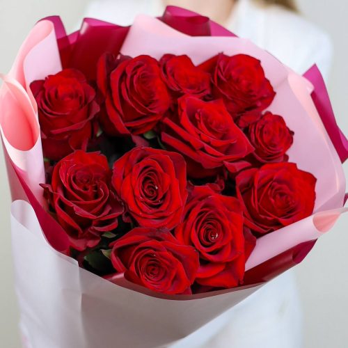 Роскошный букет высоких роз