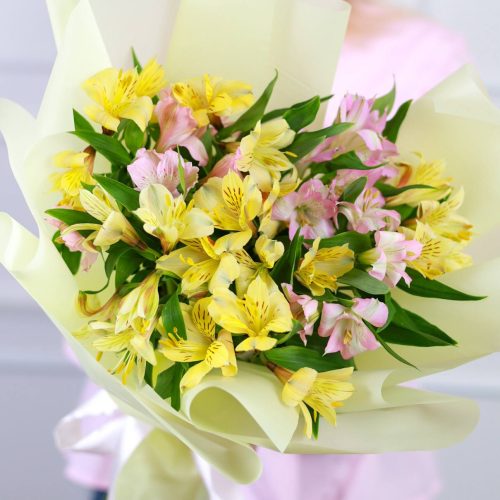 Стойкий букет альстромерий