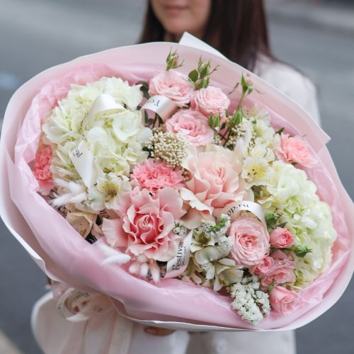 Восхитительный букет с французскими розами