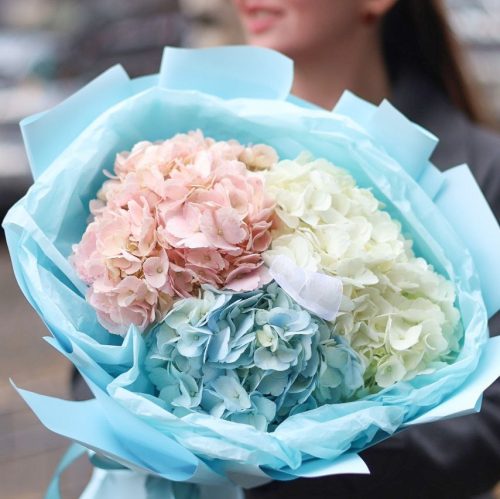 Воздушный букет с гортензией