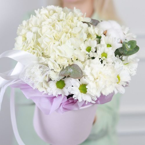 Композиция со стойкой хризантемой