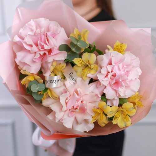 Кружевной букет с французскими розами