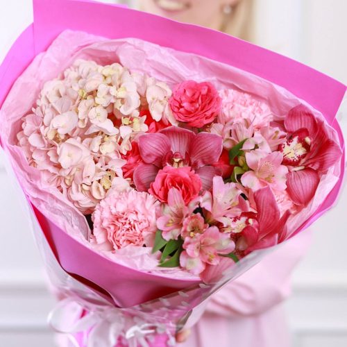 Прелестный букет с орхидеями