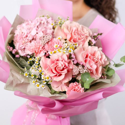 Кружевной букет с пышными розами