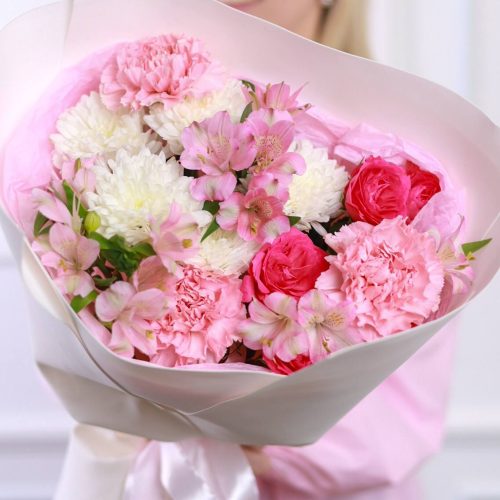 Пышный букет со стойким составом