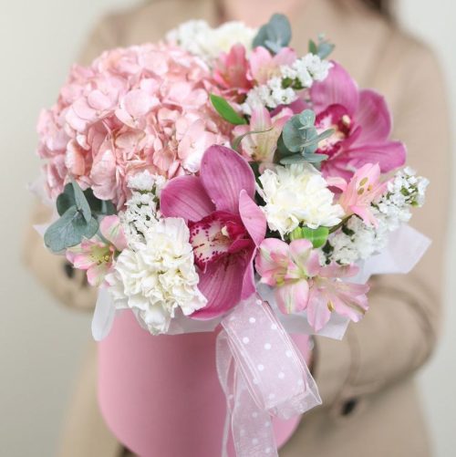 Очаровательная композиция с пышной гортензией