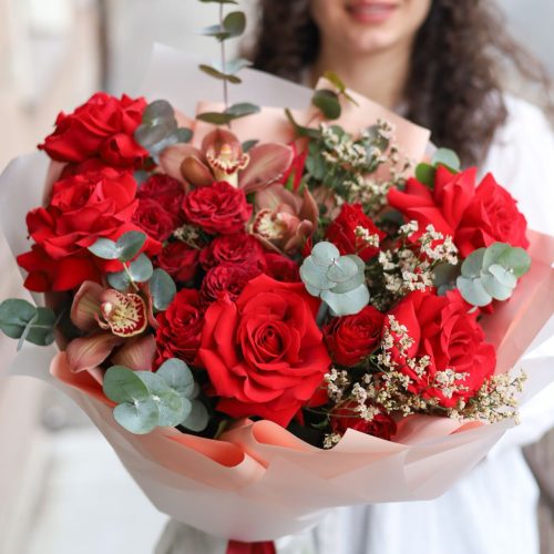 Авторский букет с орхидеей и французской розой