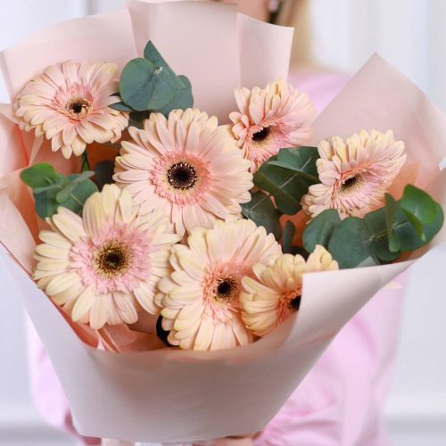 Букет очаровательных гербер и эвкалипта