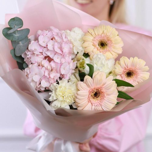 Нежный букет с герберами