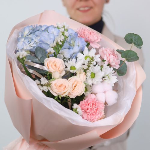 Очаровательный букет с гортензией