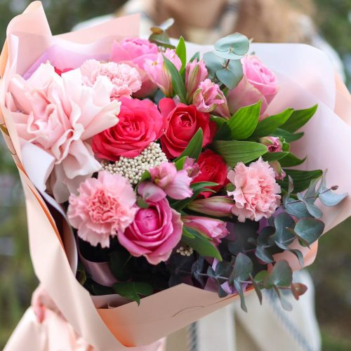 Замечательный букет с розами