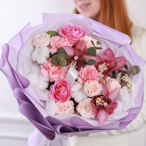 Утонченный букет с орхидеей