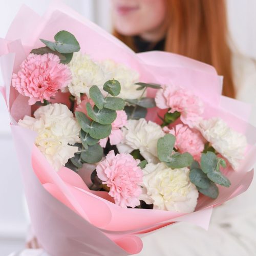 Нежный букет стойких диантусов