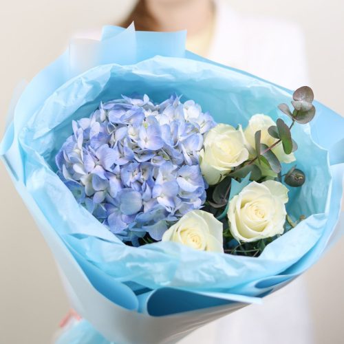 Милый букет с пышной гортензией