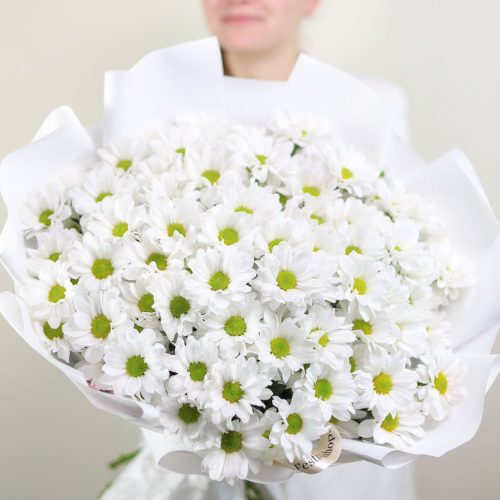 Шикарный букет стойкой хризантемы