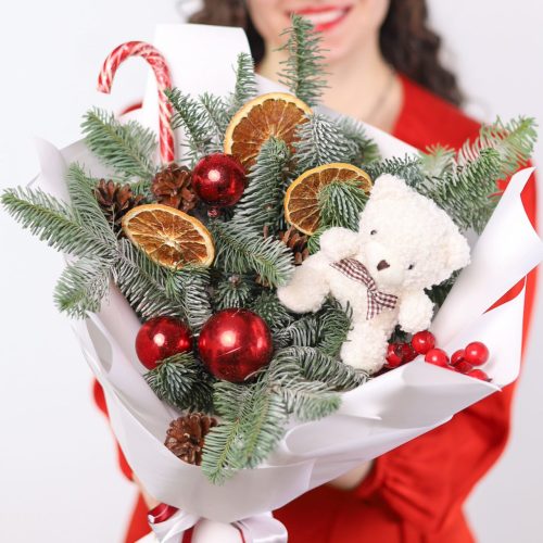 Зимний букет с игрушками