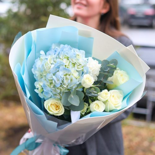 Нежный букет с пышной гортензией