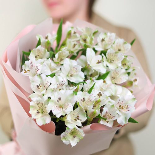 Стойкий букет альстромерий