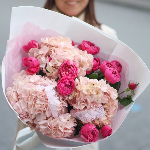 Пышный букет с крупными гортензиями