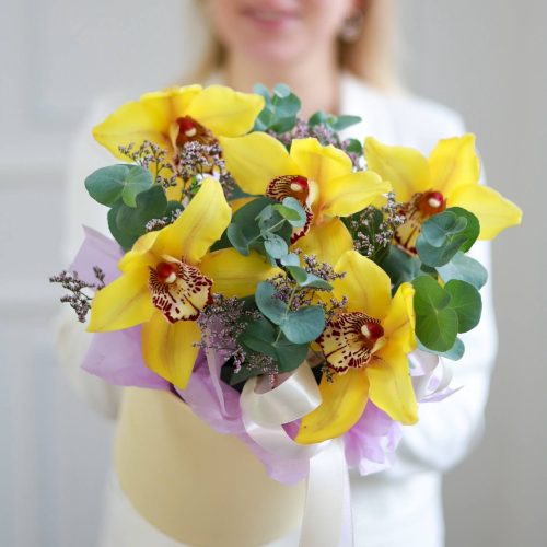 Солнечная композиция с орхидеями