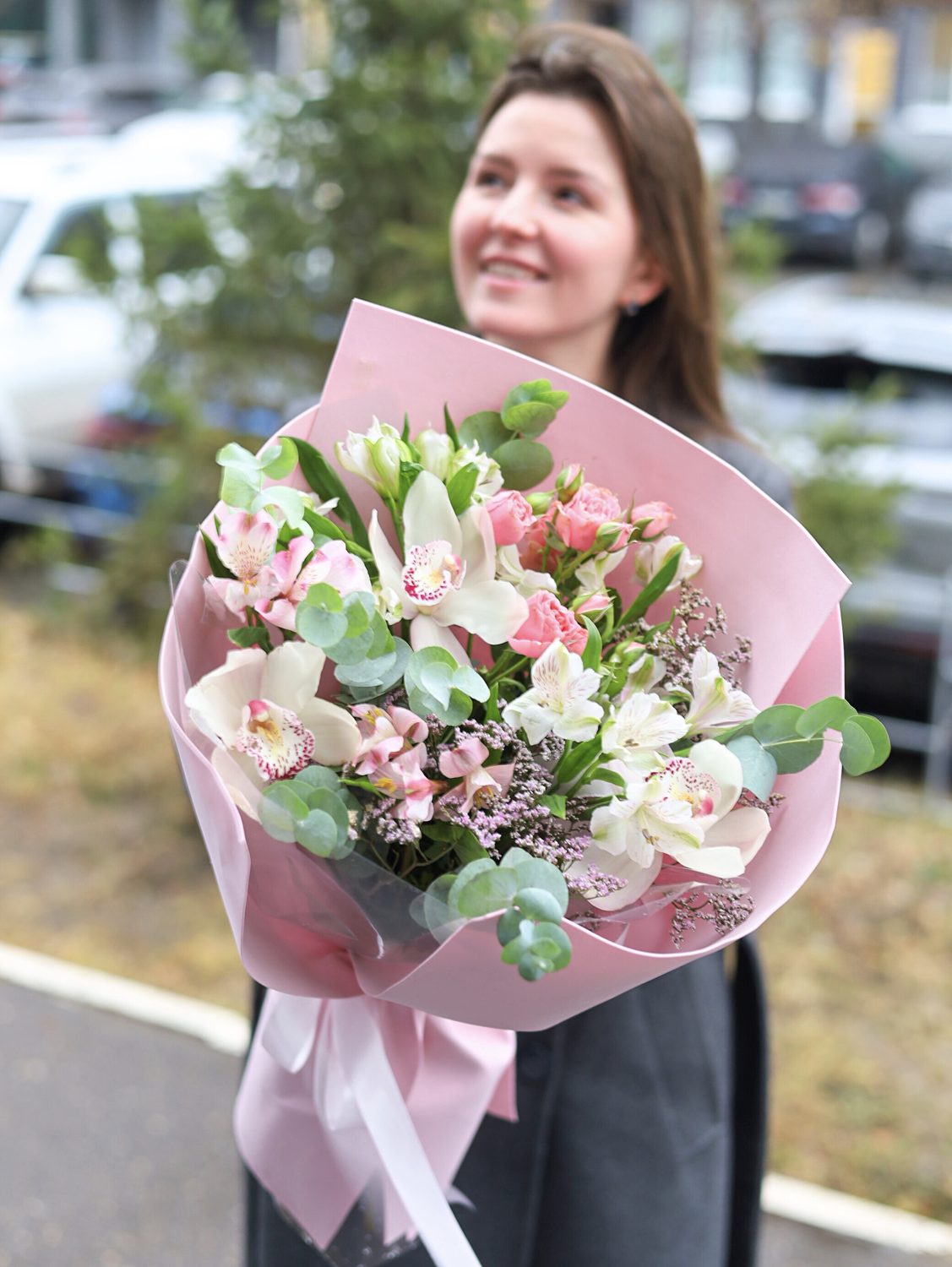 Воздушный стойкий букет с орхидеями — изображение 2